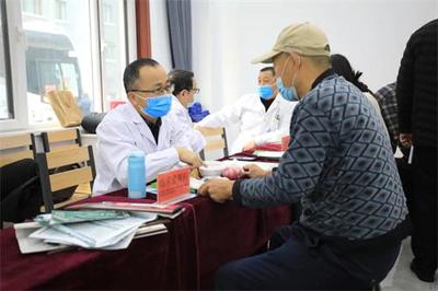 健康進社區義診迎新年——市立醫院“硬核”專家團走進水泉社區，營養健康咨詢暖人心
